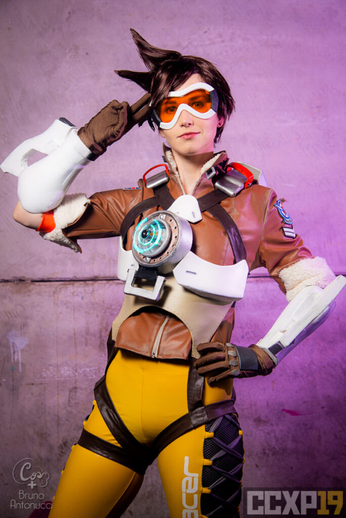 Overwatch Tracer cosplay by Tiffie photo by TheFoxxx 